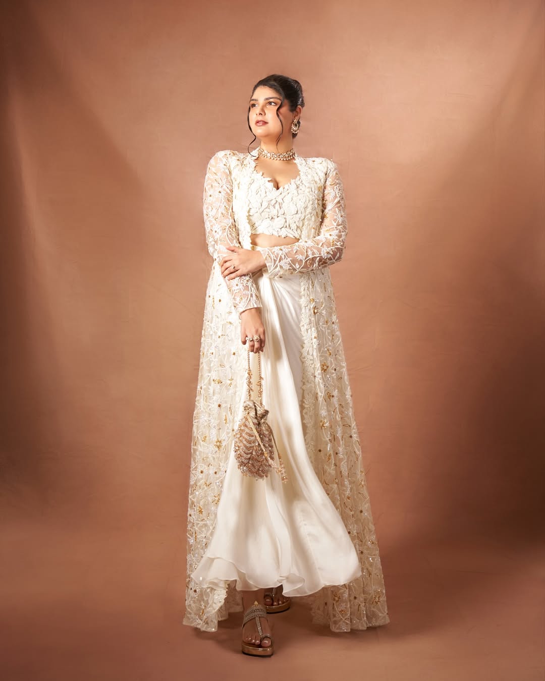 Anshula kapoor in Asaga